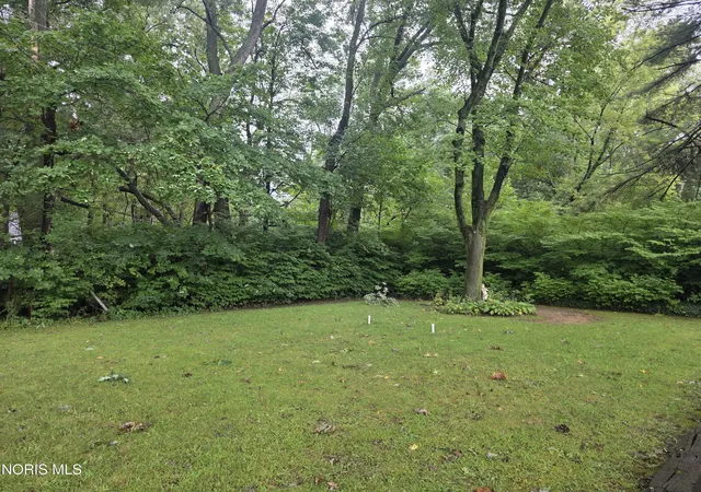 Photo 3 of Single family home for sale at 2911 Wilford Dr, Toledo, OH 43615 | MLS# 10012982 | Listing updated on 2026-10-06