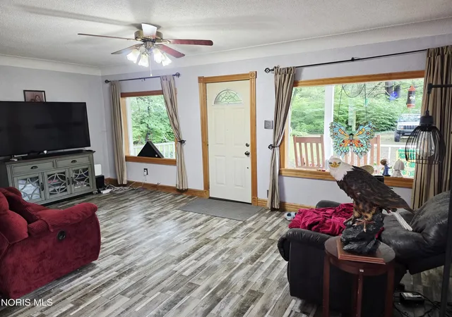 Photo 3 of Single family home for sale at 2911 Wilford Dr, Toledo, OH 43615 | MLS# 10012982 | Listing updated on 2026-10-06