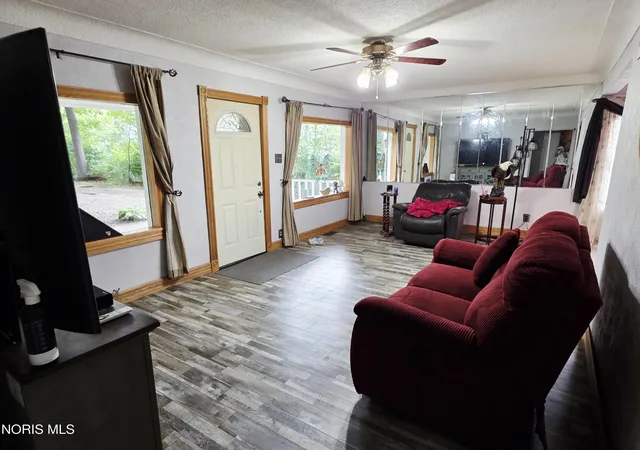 Photo 4 of Single family home for sale at 2911 Wilford Dr, Toledo, OH 43615 | MLS# 10012982 | Listing updated on 2026-10-06