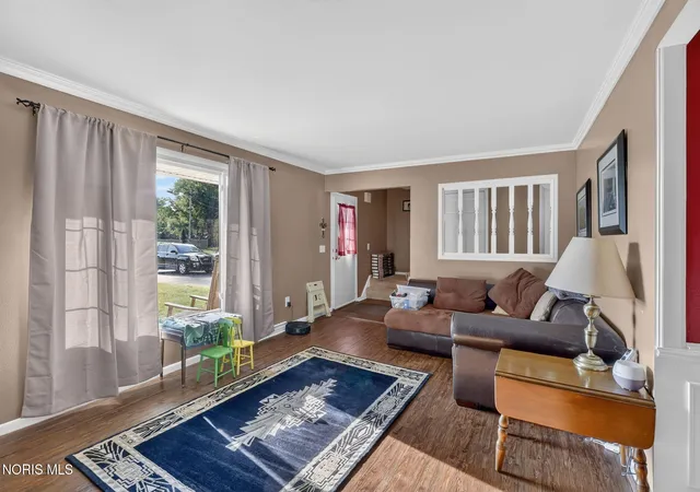 Photo 4 of Single family home for sale at 4837 Whiteford Rd, Toledo, OH 43623 | MLS# 10013317 | Listing updated on 2026-09-18