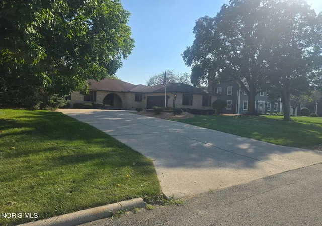 Photo 2 of Single family home for sale at 1101 Muirfield Dr, Findlay, OH 45840 | MLS# 10013007 | Listing updated on 2026-09-17