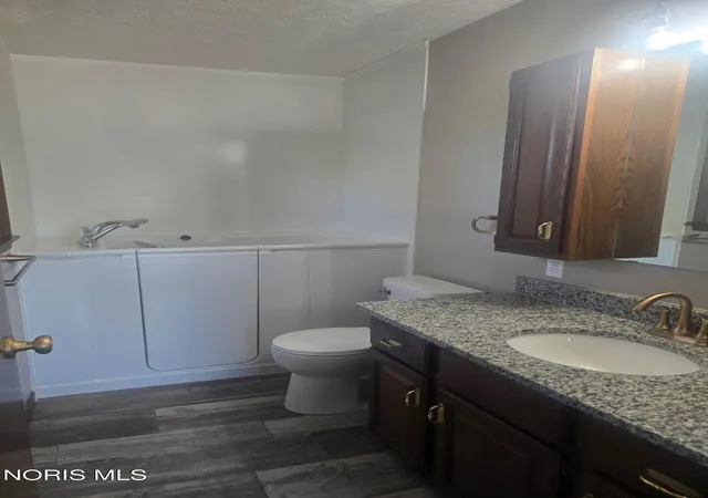 Photo 3 of Single family home for sale at 1101 Muirfield Dr, Findlay, OH 45840 | MLS# 10013007 | Listing updated on 2026-10-18