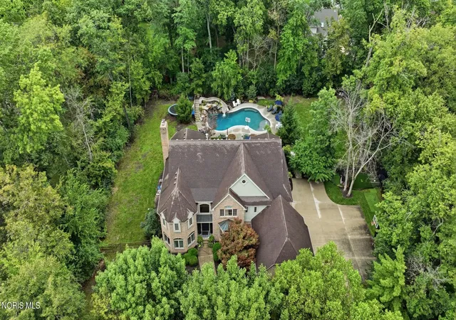 Photo 2 of Single family home for sale at 14678 Wood Crk Ct, Perrysburg, OH 43551 | MLS# 10013061 | Listing updated on 2026-09-15