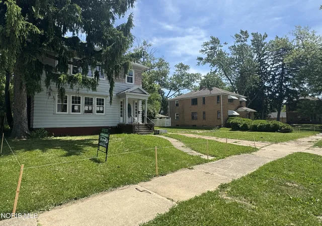 Photo 2 of Multi family home for sale at 2712 Hoehler Dr, Toledo, OH 43606 | MLS# 10013015 | Listing updated on 2026-10-06