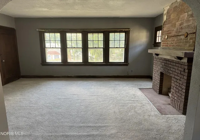 Photo 3 of Multi family home for sale at 2712 Hoehler Dr, Toledo, OH 43606 | MLS# 10013015 | Listing updated on 2026-10-06