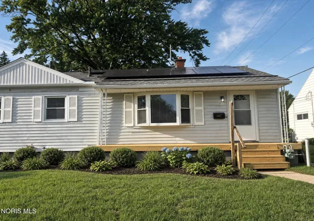 Photo 2 of Single family home for sale at 2902 Claredale Rd, Toledo, OH 43613 | MLS# 10013016 | Listing updated on 2026-09-12