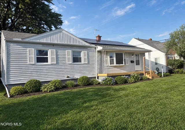 Photo 2 of Single family home for sale at 2902 Claredale Rd, Toledo, OH 43613 | MLS# 10013016 | Listing updated on 2026-09-12