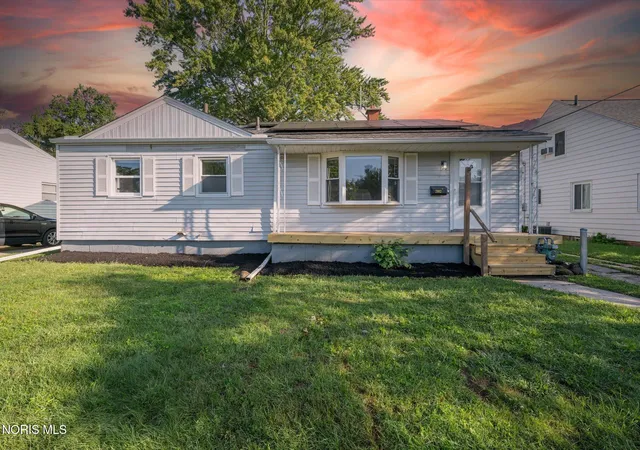 Photo 3 of Single family home for sale at 2902 Claredale Rd, Toledo, OH 43613 | MLS# 10013016 | Listing updated on 2026-09-12