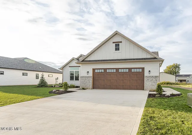 Photo 2 of Single family home for sale at 9024 Driftwood Ct, Sylvania, OH 43560 | MLS# 10013031 | Listing updated on 2026-09-05