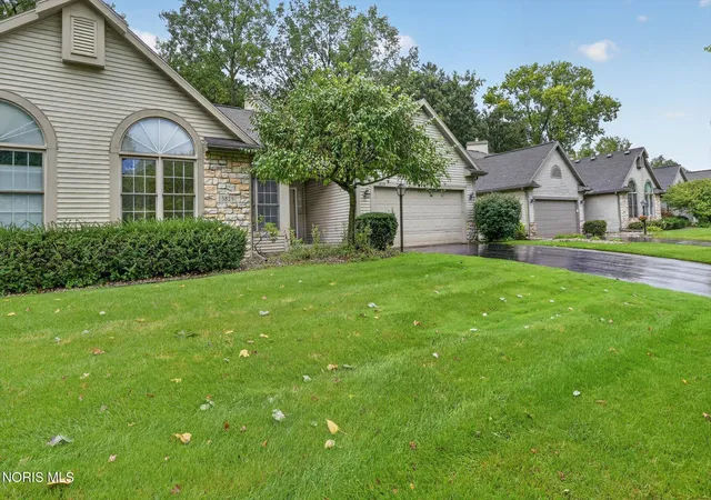 Photo 2 of Condo for sale at 3829 Hampstead Dr, Sylvania, OH 43560 | MLS# 10013056 | Listing updated on 2026-10-01