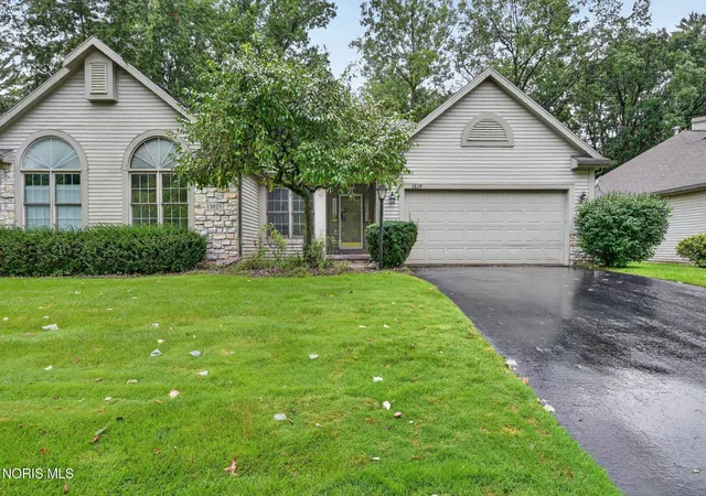 Photo 3 of Condo for sale at 3829 Hampstead Dr, Sylvania, OH 43560 | MLS# 10013056 | Listing updated on 2026-10-01