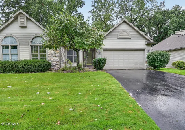 Photo 3 of Condo for sale at 3829 Hampstead Dr, Sylvania, OH 43560 | MLS# 10013056 | Listing updated on 2026-10-01