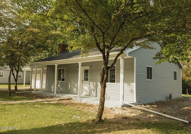 Photo 2 of Single family home for sale at 866 Summit St, Defiance, OH 43512 | MLS# 10013028 | Listing updated on 2026-09-13