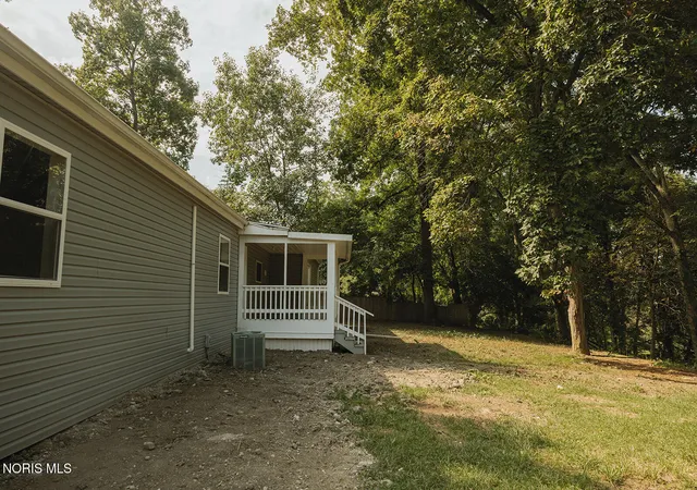 Photo 3 of Single family home for sale at 866 Summit St, Defiance, OH 43512 | MLS# 10013028 | Listing updated on 2026-09-13