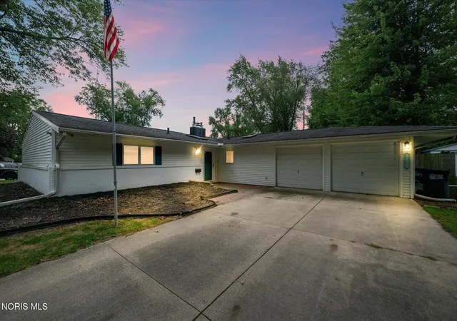 Photo 1 of Single family home for sale at 3529 Devon Hl Rd, Toledo, OH 43606 | MLS# 10013029 | Listing updated on 2026-09-15