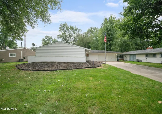 Photo 2 of Single family home for sale at 3529 Devon Hl Rd, Toledo, OH 43606 | MLS# 10013029 | Listing updated on 2026-09-15
