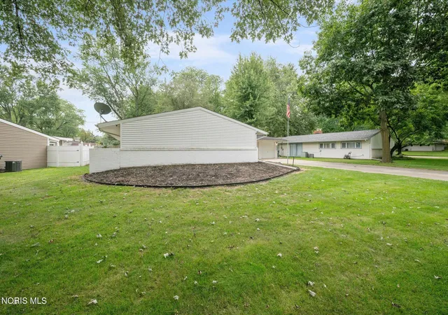 Photo 3 of Single family home for sale at 3529 Devon Hl Rd, Toledo, OH 43606 | MLS# 10013029 | Listing updated on 2026-09-15