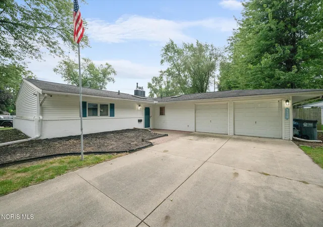 Photo 3 of Single family home for sale at 3529 Devon Hl Rd, Toledo, OH 43606 | MLS# 10013029 | Listing updated on 2026-09-15