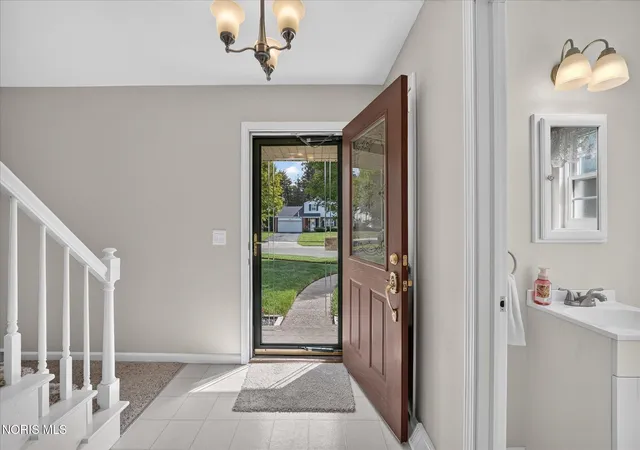 Photo 4 of Single family home for sale at 5127 Calyx Ln, Toledo, OH 43623 | MLS# 10013033 | Listing updated on 2026-09-11