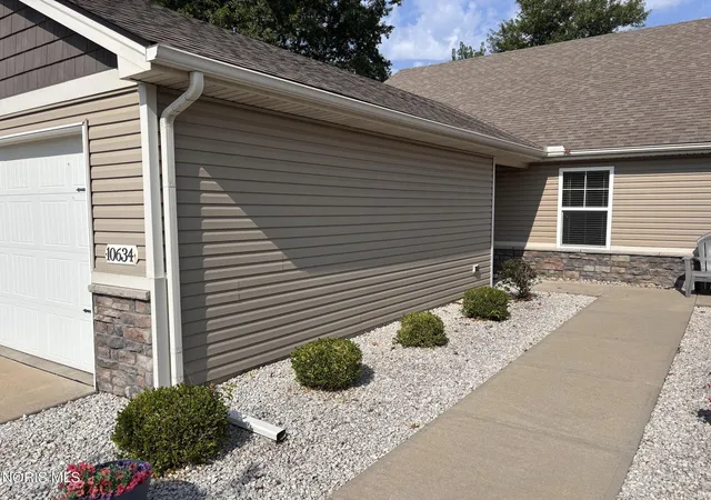 Photo 2 of Single family home for sale at 10634 River Oaks Dr, Perrysburg, OH 43551 | MLS# 10013228 | Listing updated on 2026-10-05