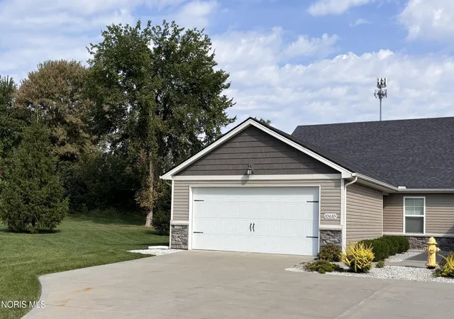 Photo 1 of Single family home for sale at 10610 River Oaks Dr, Perrysburg, OH 43551 | MLS# 10013191 | Listing updated on 2026-10-05
