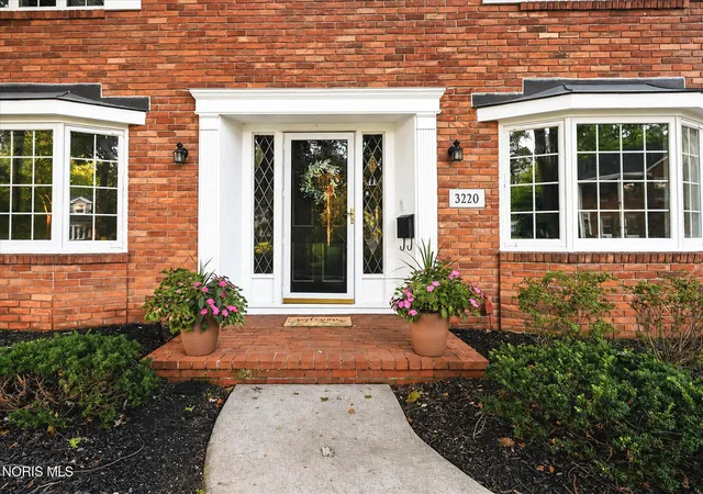 Photo 3 of Single family home for sale at 3220 Shakespeare Ln, Toledo, OH 43615 | MLS# 10013042 | Listing updated on 2026-09-11