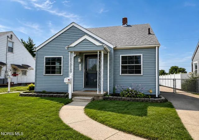 Photo 1 of Single family home for sale at 2514 Taft Ave, Oregon, OH 43616 | MLS# 10013060 | Listing updated on 2026-09-15