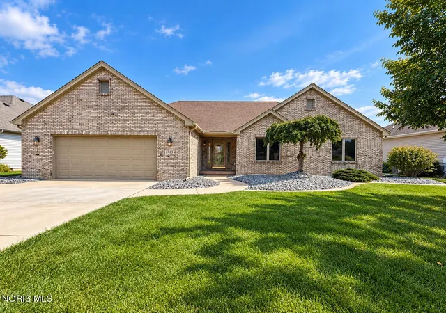 Photo 2 of Single family home for sale at 1733 Spring Forest Dr, Oregon, OH 43616 | MLS# 10013089 | Listing updated on 2026-09-21