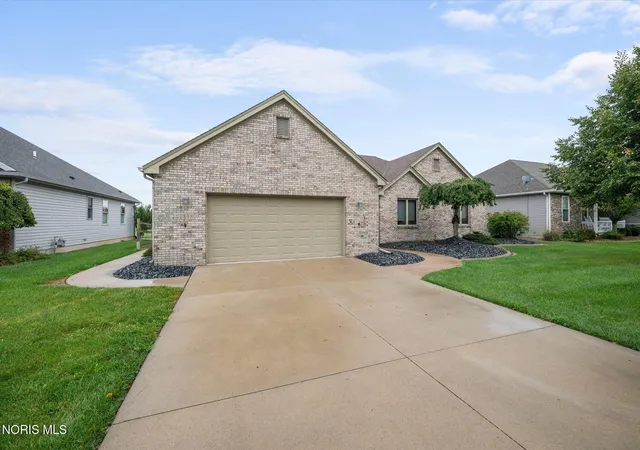 Photo 3 of Single family home for sale at 1733 Spring Forest Dr, Oregon, OH 43616 | MLS# 10013089 | Listing updated on 2026-09-21
