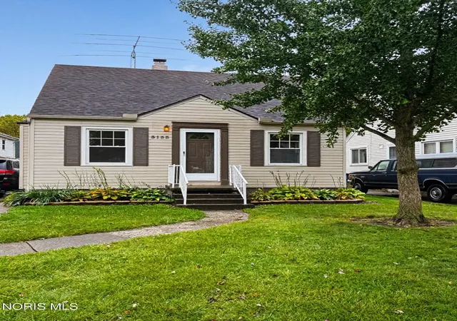 Photo 3 of Single family home for sale at 3133 Cragmoor Ave, Toledo, OH 43614 | MLS# 10014571 | Listing updated on 2026-10-16
