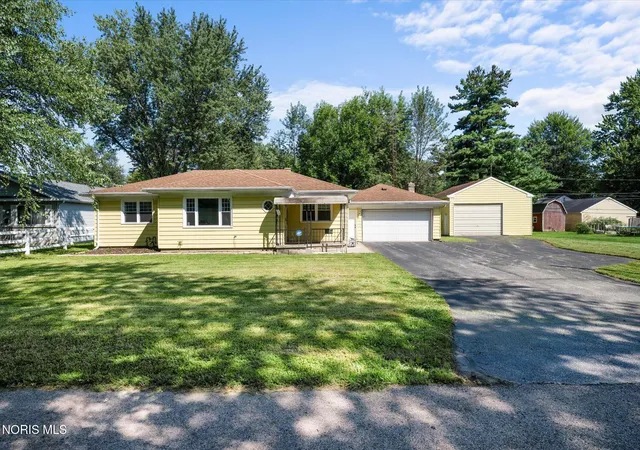Photo 1 of Single family home for sale at 1924 Brancaster Rd, Toledo, OH 43615 | MLS# 10013062 | Listing updated on 2026-09-08