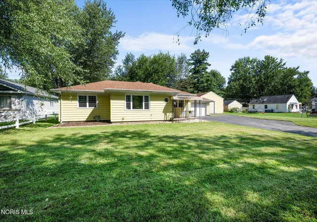 Photo 2 of Single family home for sale at 1924 Brancaster Rd, Toledo, OH 43615 | MLS# 10013062 | Listing updated on 2026-09-13