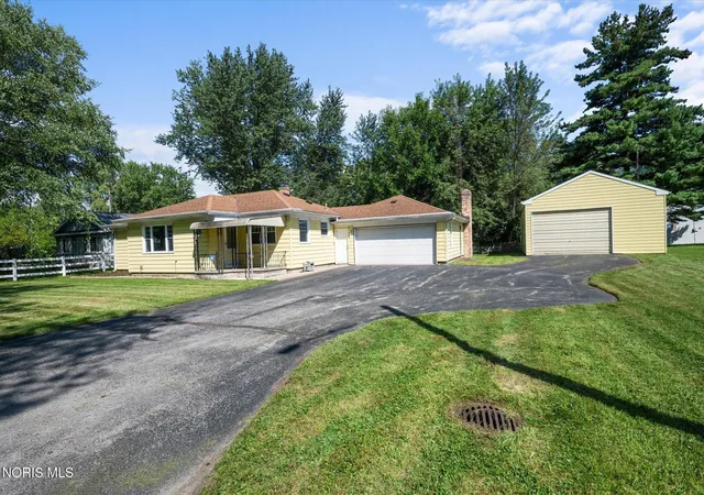 Photo 3 of Single family home for sale at 1924 Brancaster Rd, Toledo, OH 43615 | MLS# 10013062 | Listing updated on 2026-09-13