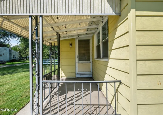 Photo 4 of Single family home for sale at 1924 Brancaster Rd, Toledo, OH 43615 | MLS# 10013062 | Listing updated on 2026-09-13
