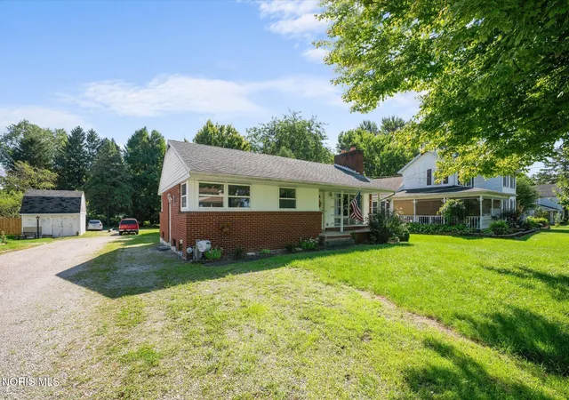Photo 3 of Single family home for sale at 207 S Damascus St, Liberty Center, OH 43532 | MLS# 10013165 | Listing updated on 2026-09-16