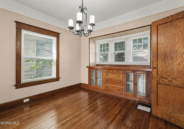 Photo 2 of Single family home for sale at 1414 Rollins Rd, Toledo, OH 43612 | MLS# 10013050 | Listing updated on 2026-09-12