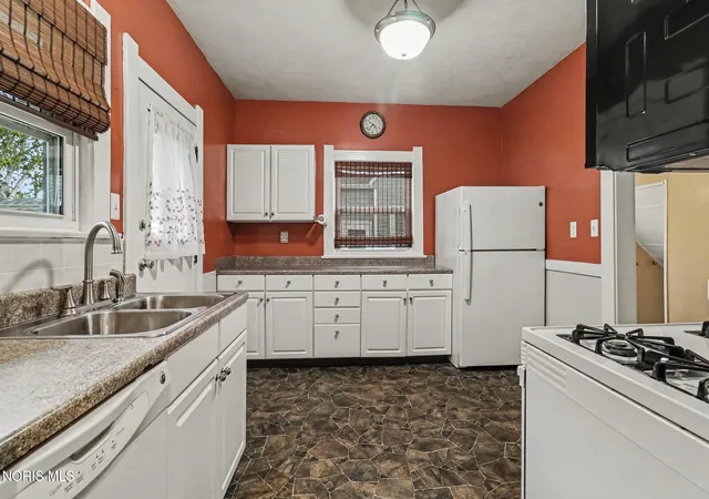 Photo 3 of Single family home for sale at 1414 Rollins Rd, Toledo, OH 43612 | MLS# 10013050 | Listing updated on 2026-09-12