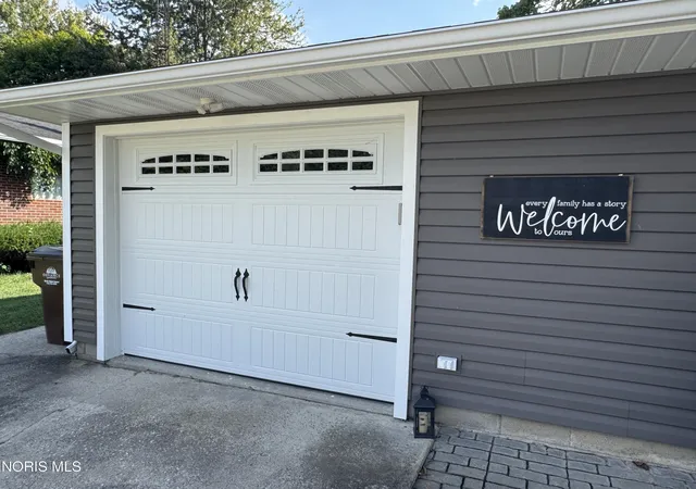 Photo 2 of Sale Pending at 1768 Elmwood Dr, Defiance, OH 43512 | MLS# 10013126 | Listing updated on 2026-10-02
