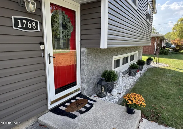 Photo 3 of Sale Pending at 1768 Elmwood Dr, Defiance, OH 43512 | MLS# 10013126 | Listing updated on 2026-10-02