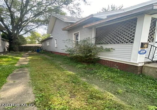 Photo 3 of Single family home for sale at 1019 Gordon St, Toledo, OH 43609 | MLS# 10013055 | Listing updated on 2026-09-20