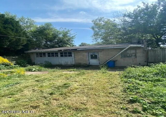 Photo 3 of Single family home for sale at 1019 Gordon St, Toledo, OH 43609 | MLS# 10013055 | Listing updated on 2026-09-20