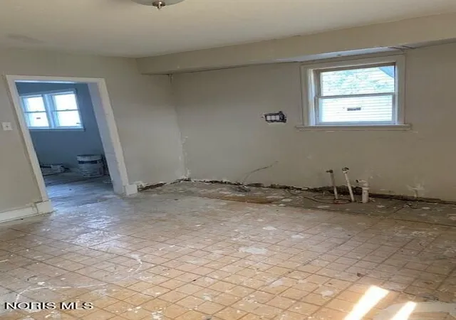 Photo 4 of Single family home for sale at 1019 Gordon St, Toledo, OH 43609 | MLS# 10013055 | Listing updated on 2026-09-20