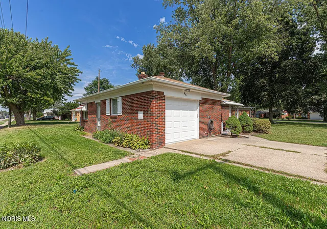 Photo 2 of Single family home for sale at 3464 Radisson Ave, Toledo, OH 43614 | MLS# 10013110 | Listing updated on 2026-09-11