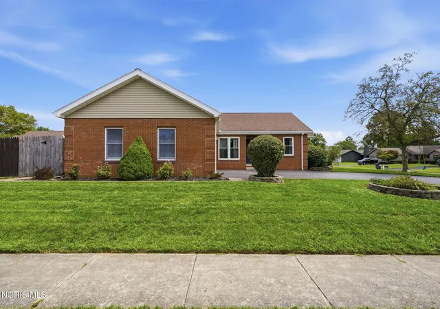 Photo 3 of Single family home for sale at 228 Capital Ln, Findlay, OH 45840 | MLS# 10013059 | Listing updated on 2026-09-20
