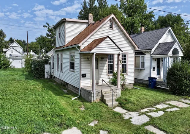 Photo 2 of Single family home for sale at 1107 Peck St, Toledo, OH 43608 | MLS# 10013083 | Listing updated on 2026-09-29