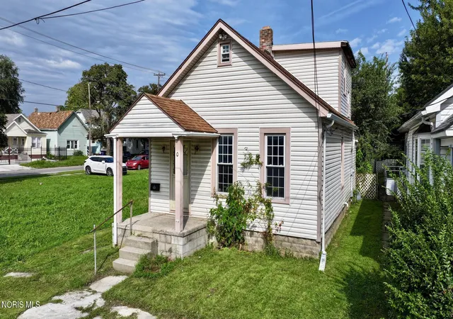Photo 3 of Single family home for sale at 1107 Peck St, Toledo, OH 43608 | MLS# 10013083 | Listing updated on 2026-09-29