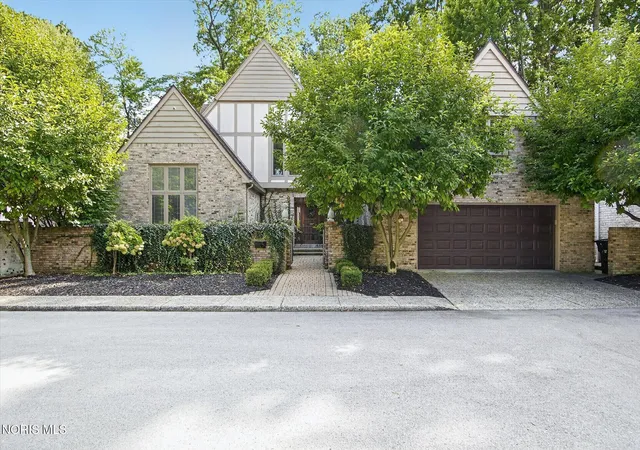 Photo 3 of Single family home for sale at 22 Exmoor, Ottawa Hills, OH 43615 | MLS# 10013516 | Listing updated on 2026-09-28