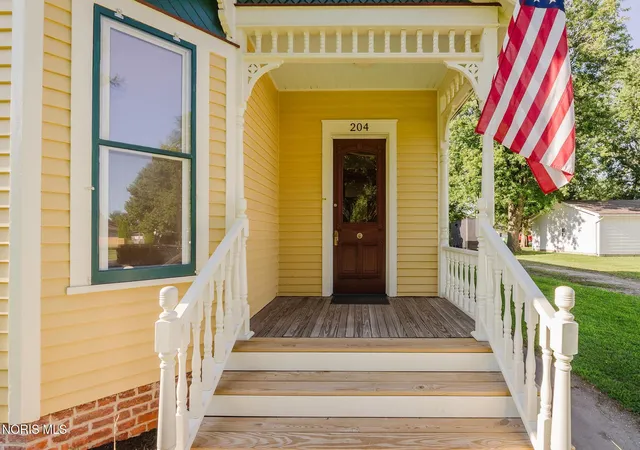 Photo 3 of Single family home for sale at 204 W Main St, Wayne, OH 43466 | MLS# 10013074 | Listing updated on 2026-09-08