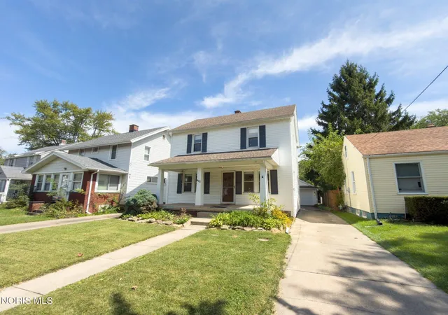 Photo 2 of Single family home for sale at 4612 Burnham Ave, Toledo, OH 43612 | MLS# 10013072 | Listing updated on 2026-09-13