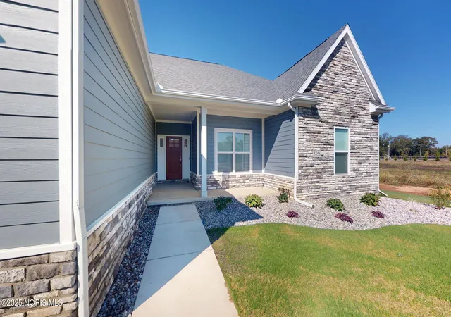 Photo 2 of Single family home for sale at 6316 Pimlico Rd, Whitehouse, OH 43571 | MLS# 10013183 | Listing updated on 2026-09-14